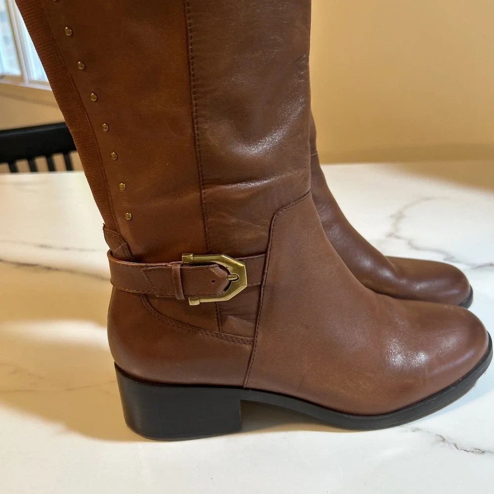 Gibson Latimer women gibson
